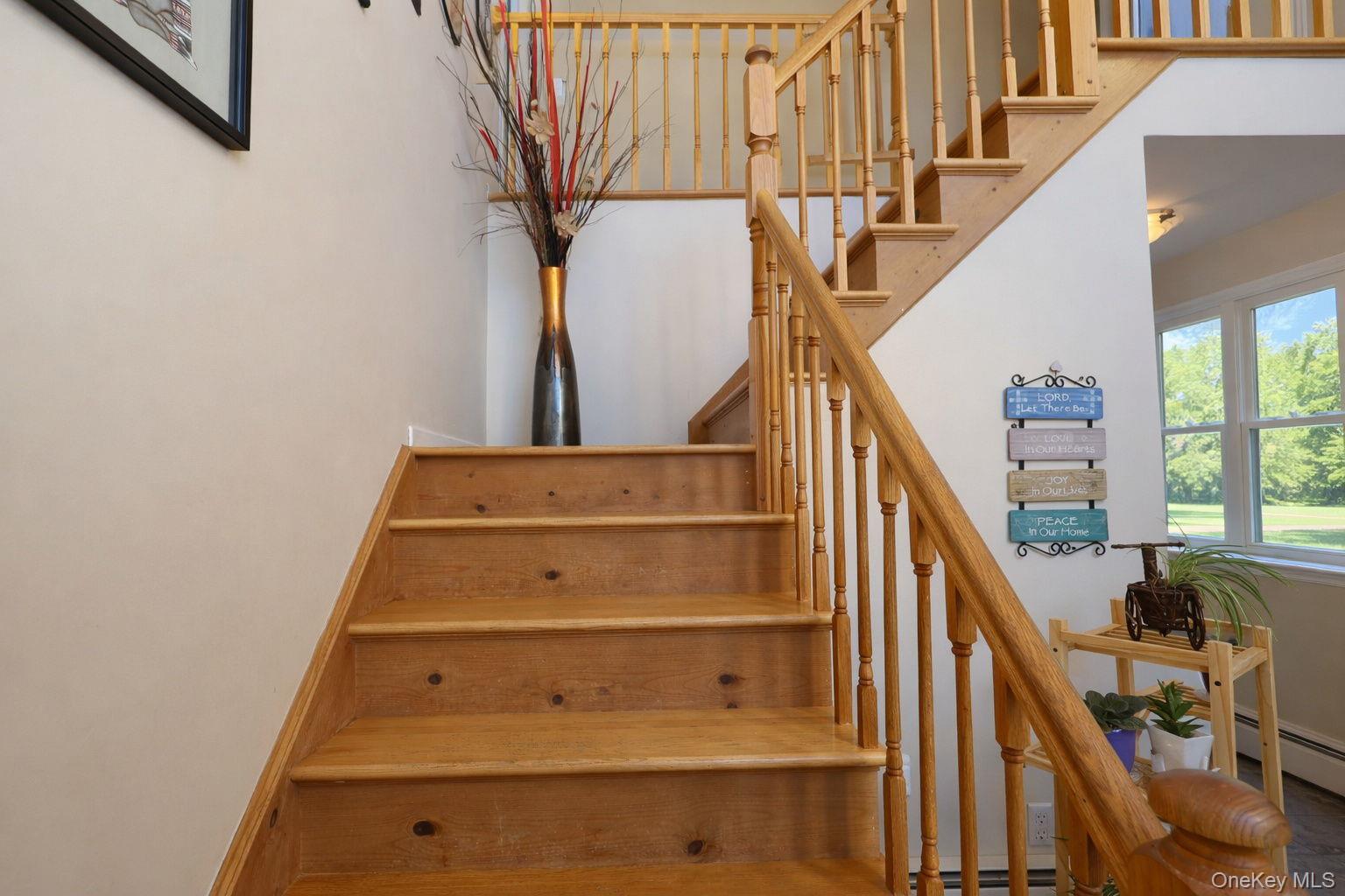 9 Mt Ridge Court Monroe, NY 10950 - Photo 3 of 49 a view of entryway