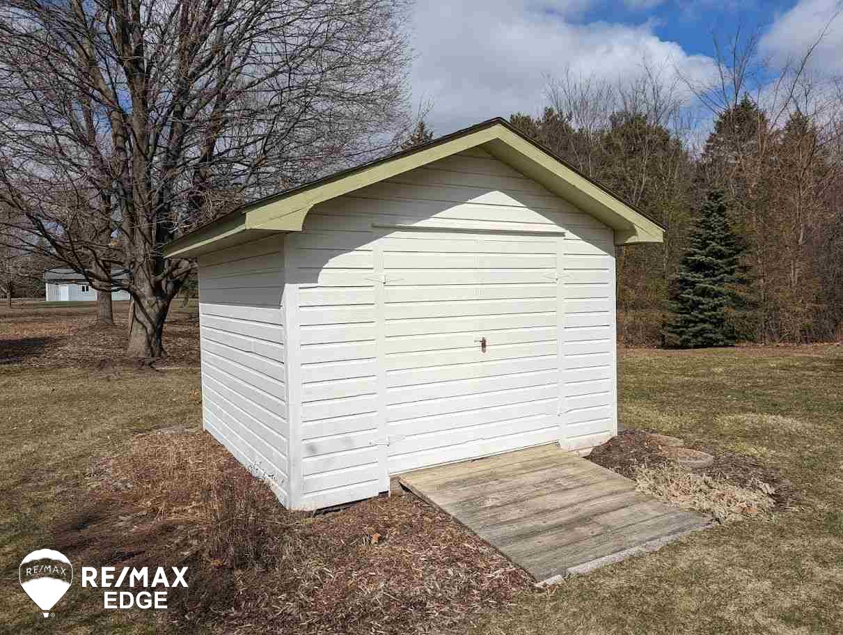 10036 North Linden Road Clio, MI 48420 - Photo 27 of 30 50069530-26.JPG
