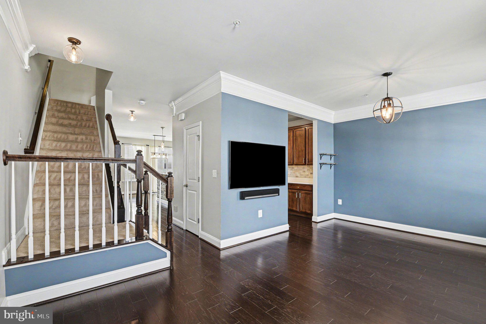 5954 Logans Way Ellicott City, MD 21043 - Photo 9 of 46 Spacious living room