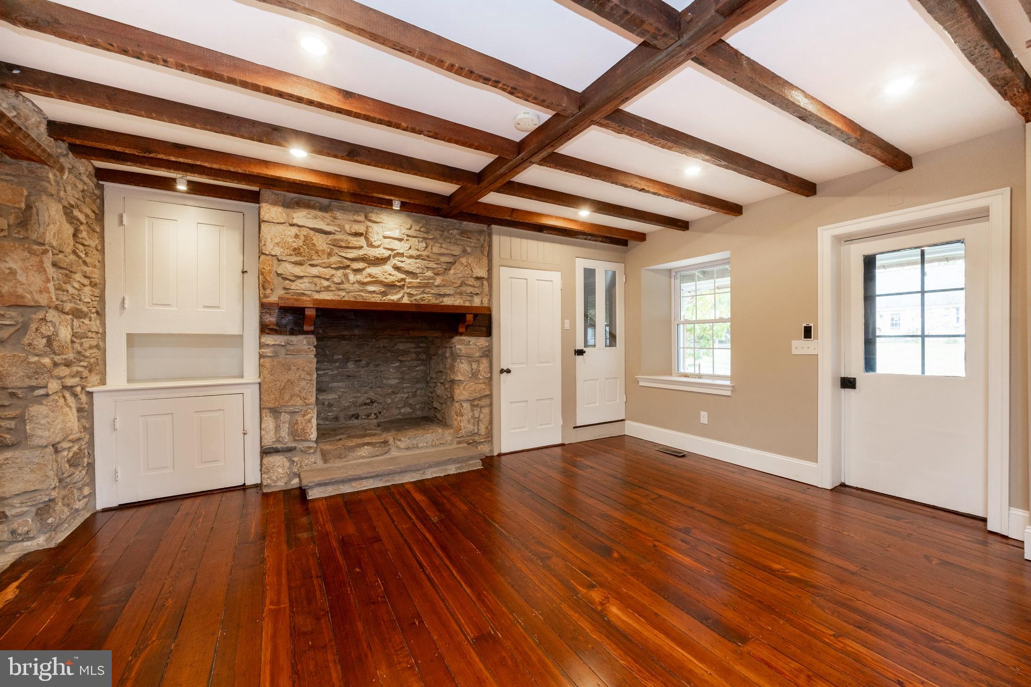 26 Ridge Road Phoenixville, PA 19460 - Photo 11 of 64 1st floor Living Room
