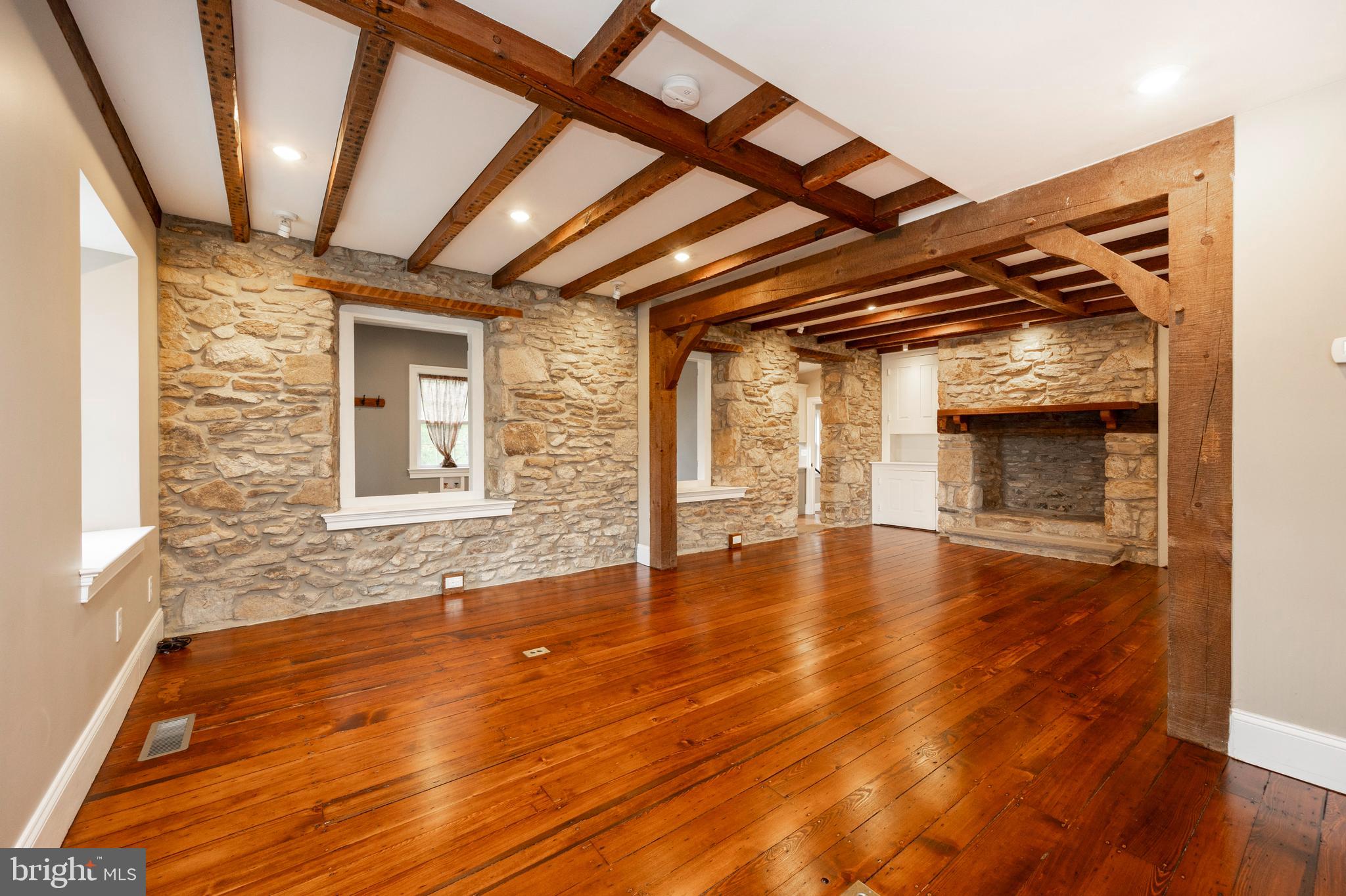 26 Ridge Road Phoenixville, PA 19460 - Photo 12 of 64 1st floor Living Room