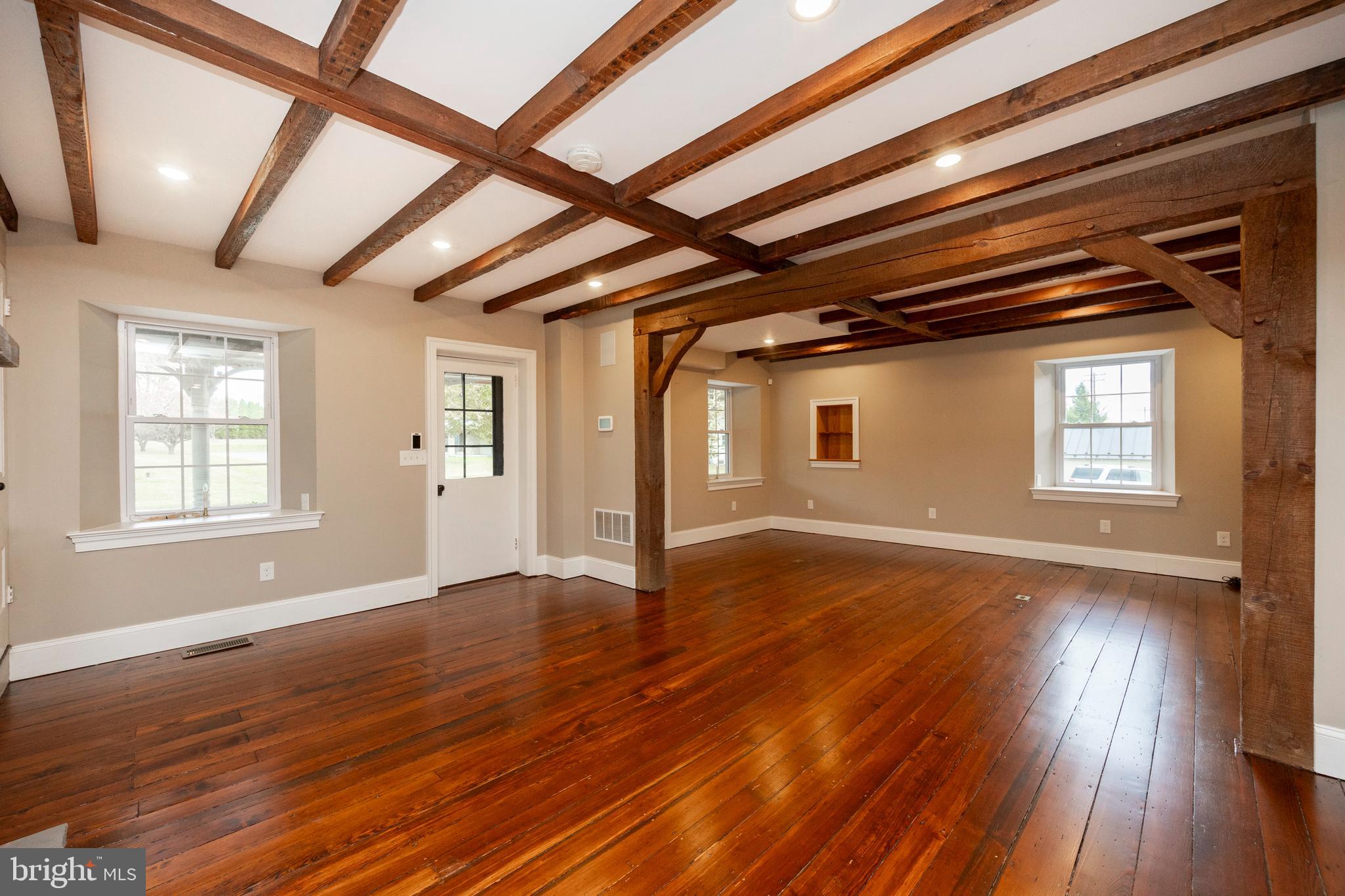 26 Ridge Road Phoenixville, PA 19460 - Photo 13 of 64 1st floor Living Room