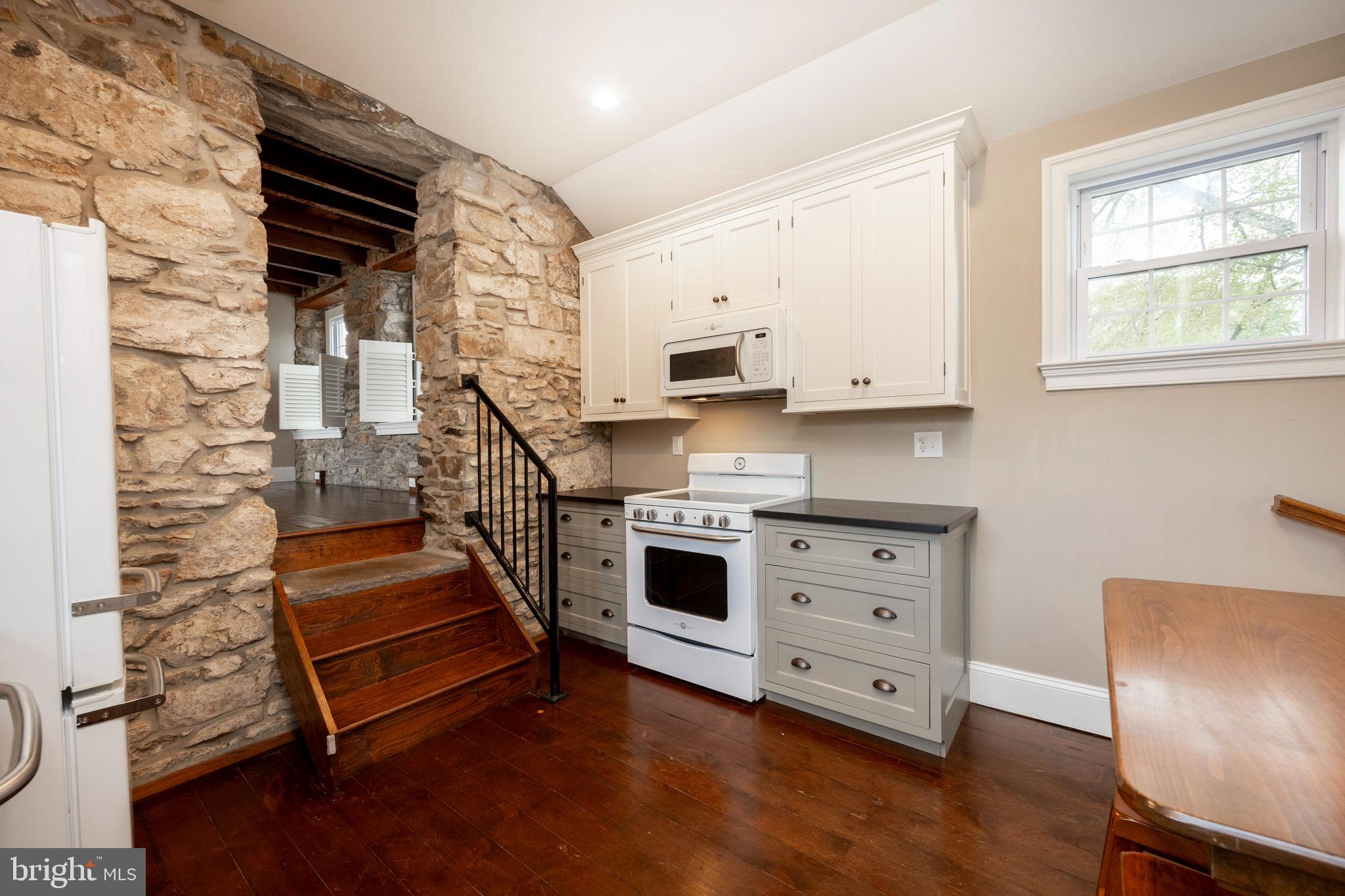 26 Ridge Road Phoenixville, PA 19460 - Photo 26 of 64 2nd floor Kitchen