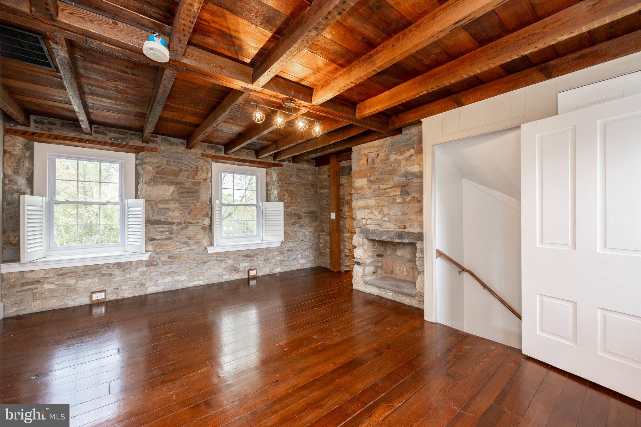 26 Ridge Road Phoenixville, PA 19460 - Photo 28 of 64 2nd floor Living Room