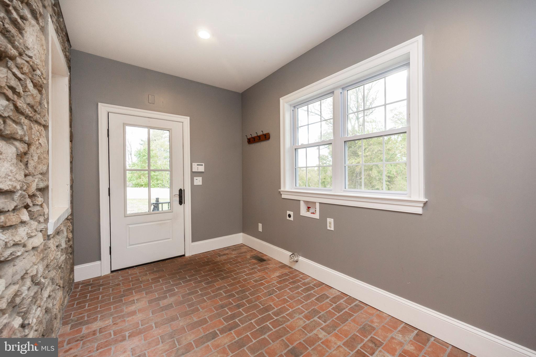 26 Ridge Road Phoenixville, PA 19460 - Photo 4 of 64 1st floor entry / laundry