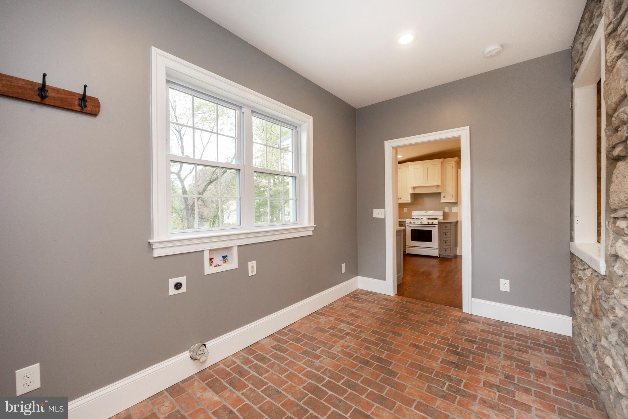 26 Ridge Road Phoenixville, PA 19460 - Photo 5 of 64 1st floor entry / laundry