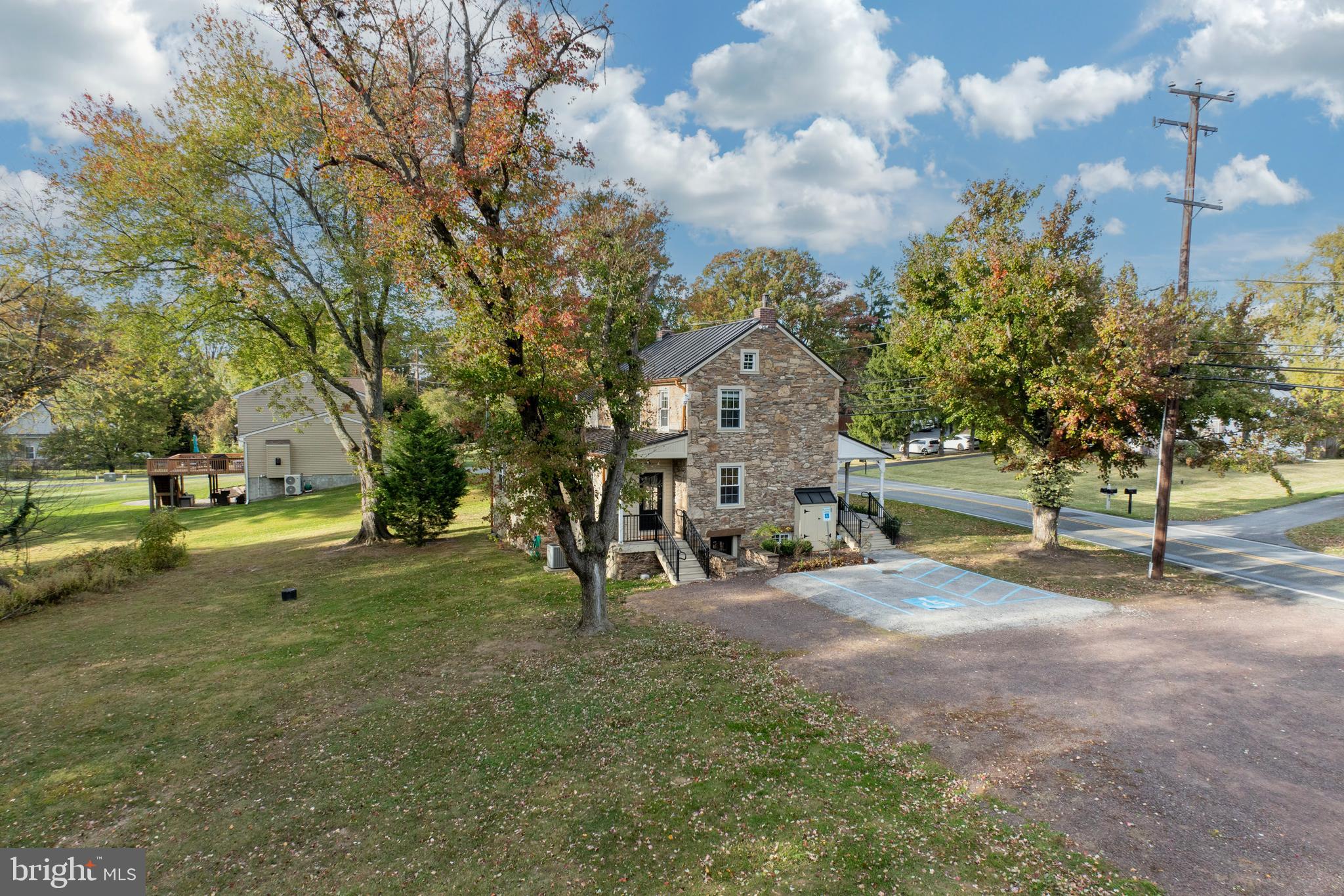 26 Ridge Road Phoenixville, PA 19460 - Photo 60 of 64 side yard / parking