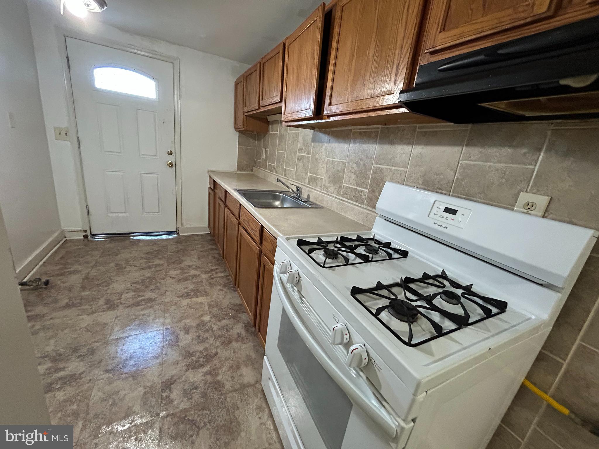 2805 Sunset Drive Baltimore, MD 21223 - Photo 4 of 14