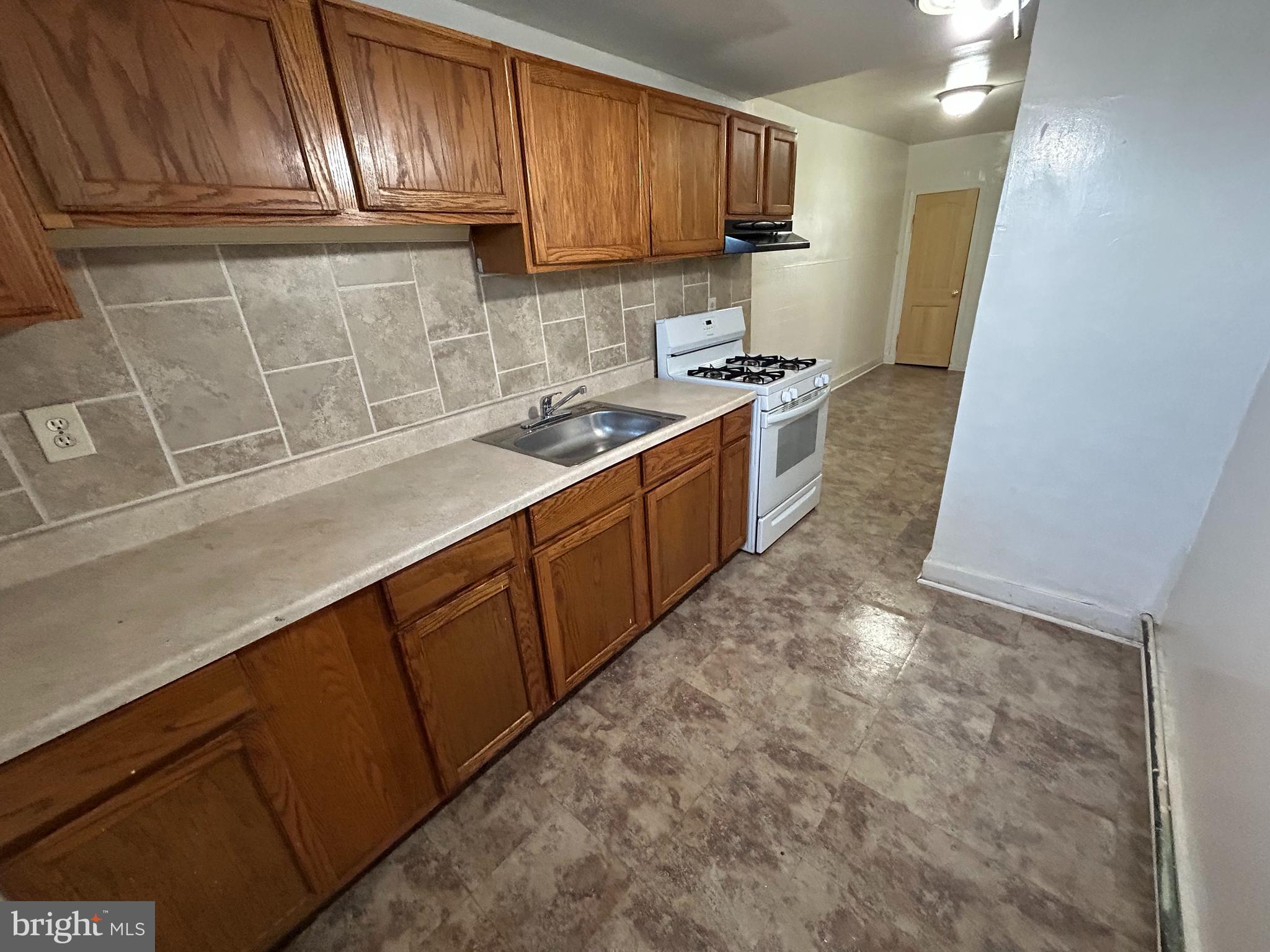 2805 Sunset Drive Baltimore, MD 21223 - Photo 5 of 14