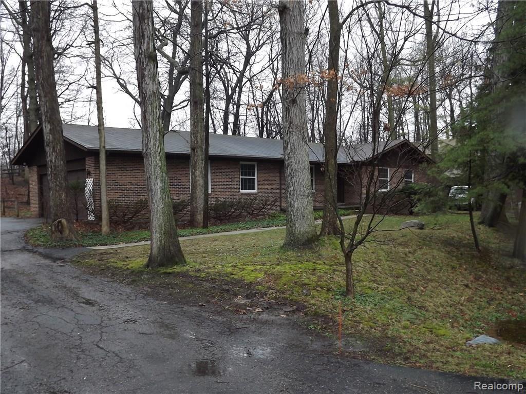 462 West Maryknoll Road Rochester Hills, MI 48309 - Photo 1 of 15
