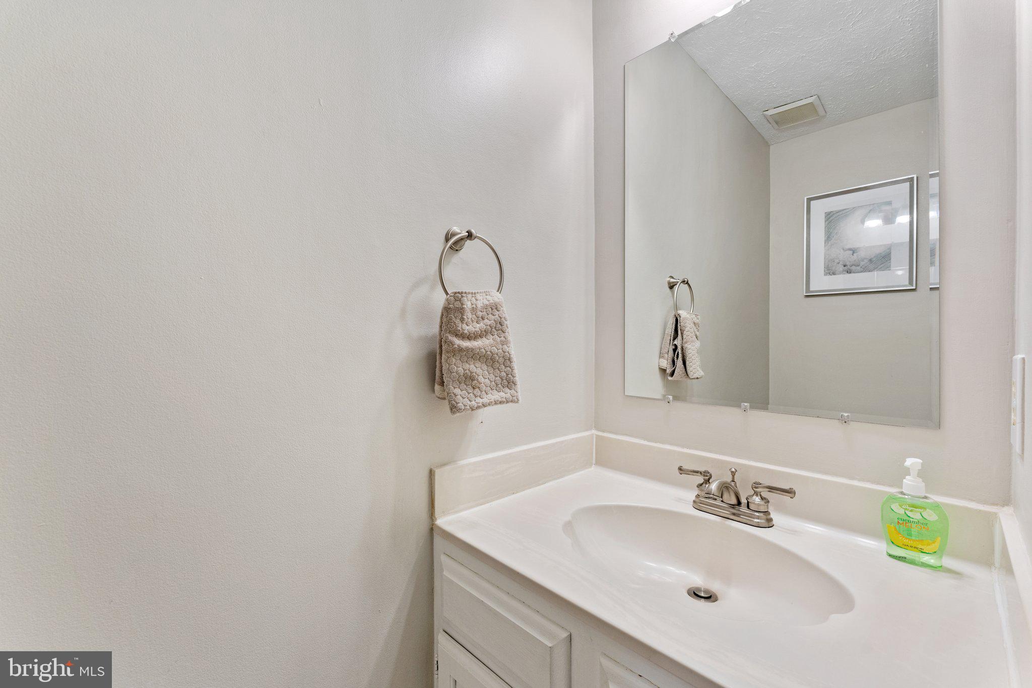 11017 Barton Hill Court Reston, VA 20191 - Photo 11 of 39