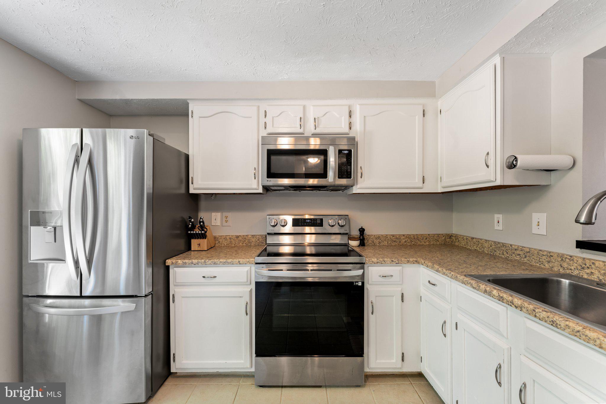 11017 Barton Hill Court Reston, VA 20191 - Photo 6 of 39