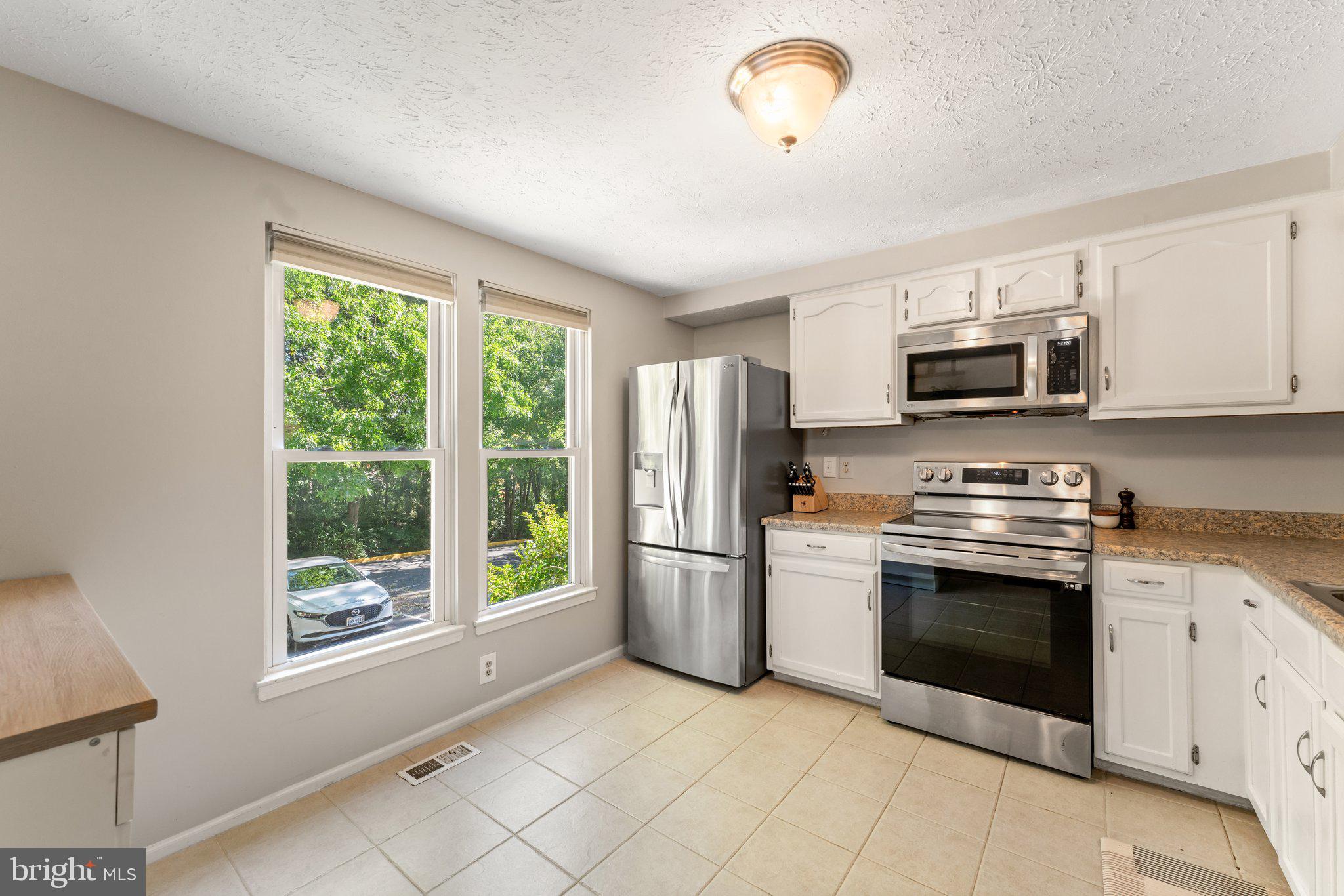 11017 Barton Hill Court Reston, VA 20191 - Photo 8 of 39