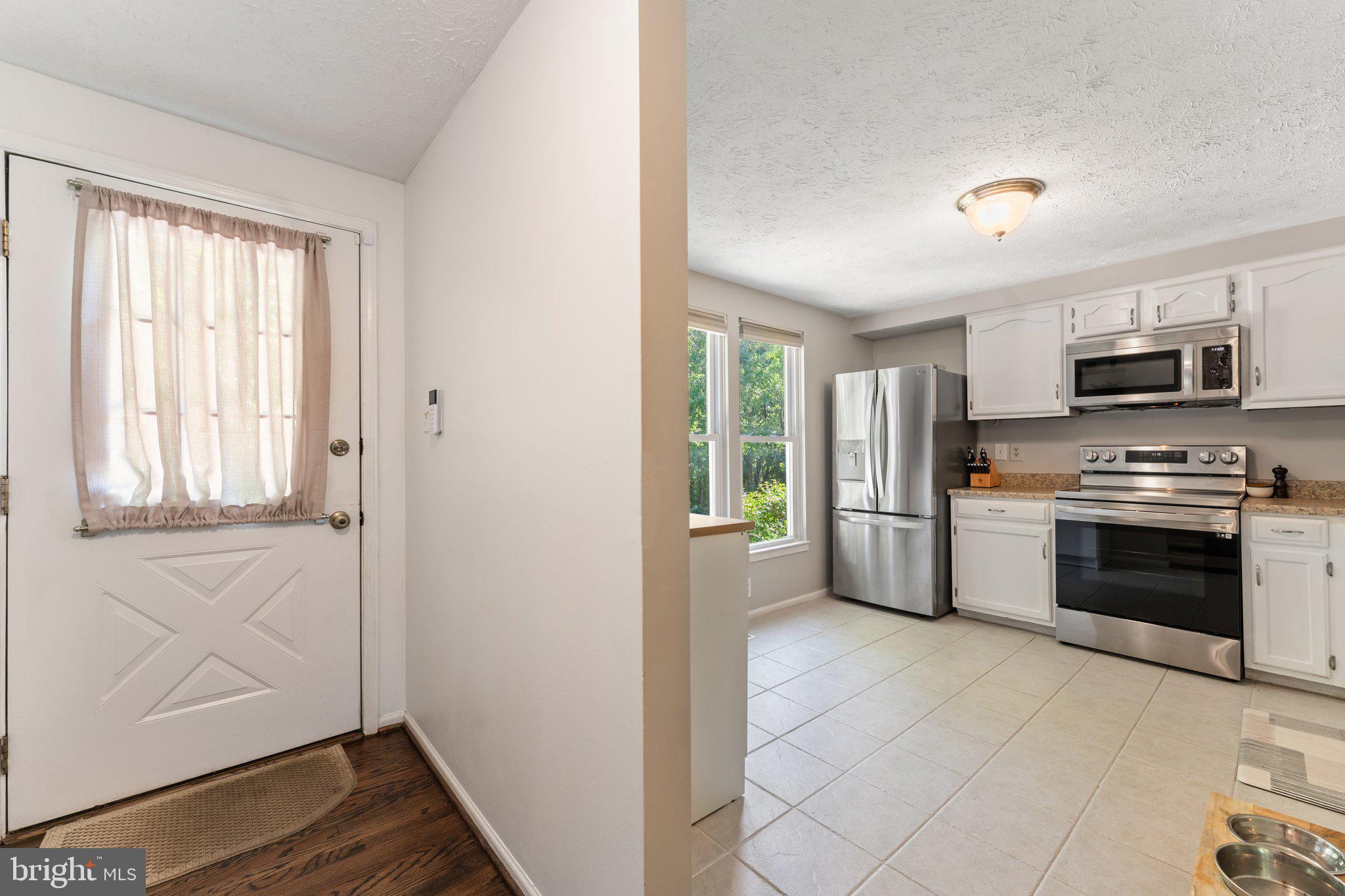 11017 Barton Hill Court Reston, VA 20191 - Photo 10 of 39
