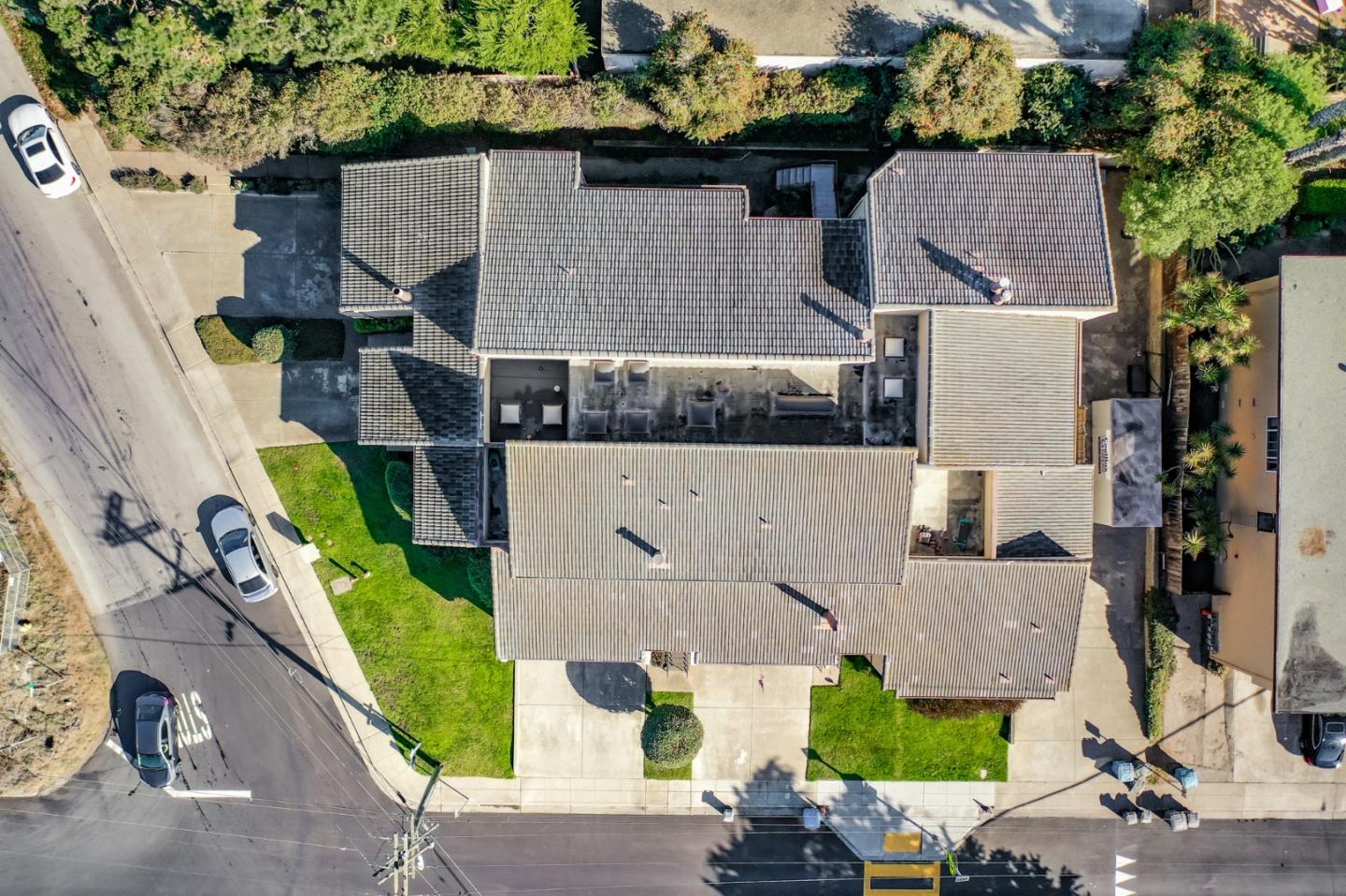 207 Monterey Road, Unit 3 Pacifica, CA 94044 - Photo 42 of 43 an aerial view of multiple houses with yard