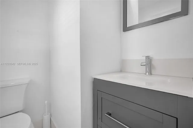 $3,200 | 3265 Virginia Street, Unit 19, Miami, FL 33133