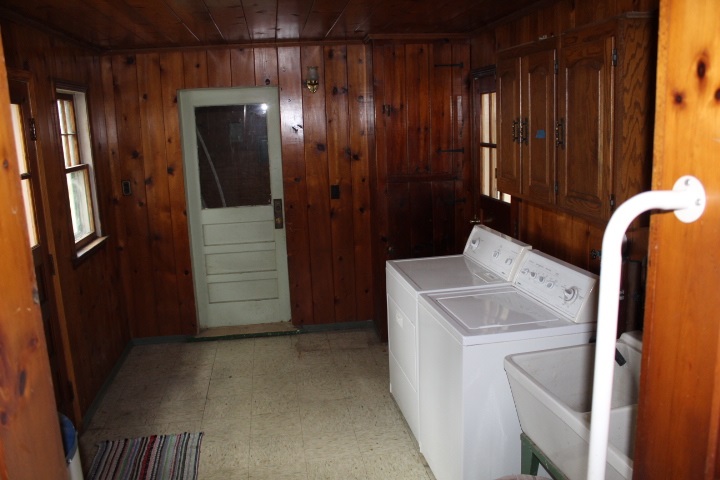 5086 Lapeer Road Burton, MI 48509 - Photo 13 of 16 31389501-12.JPG