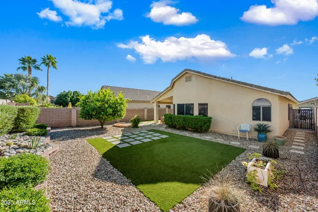 $2,400 | 2508 East Paraiso Drive, Phoenix, AZ 85024