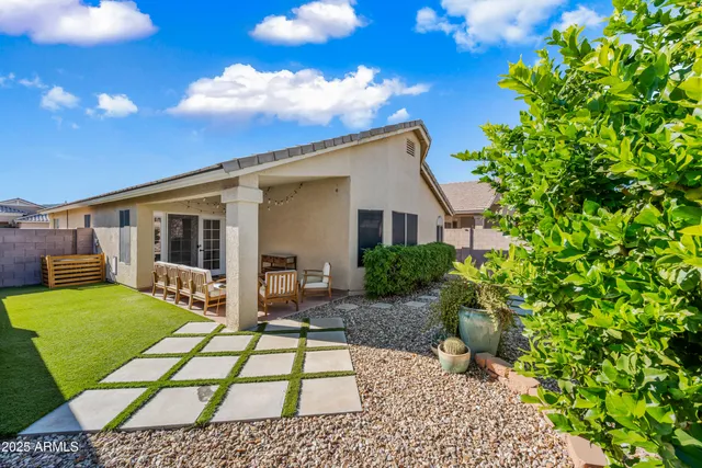 $2,400 | 2508 East Paraiso Drive, Phoenix, AZ 85024