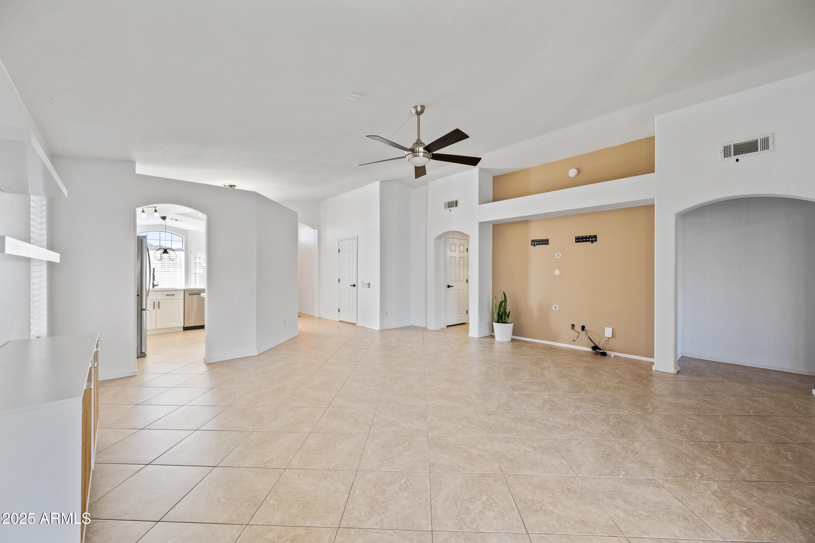 2508 East Paraiso Drive Phoenix, AZ 85024 - Photo 4 of 26 4-2508EPD-ocupix-