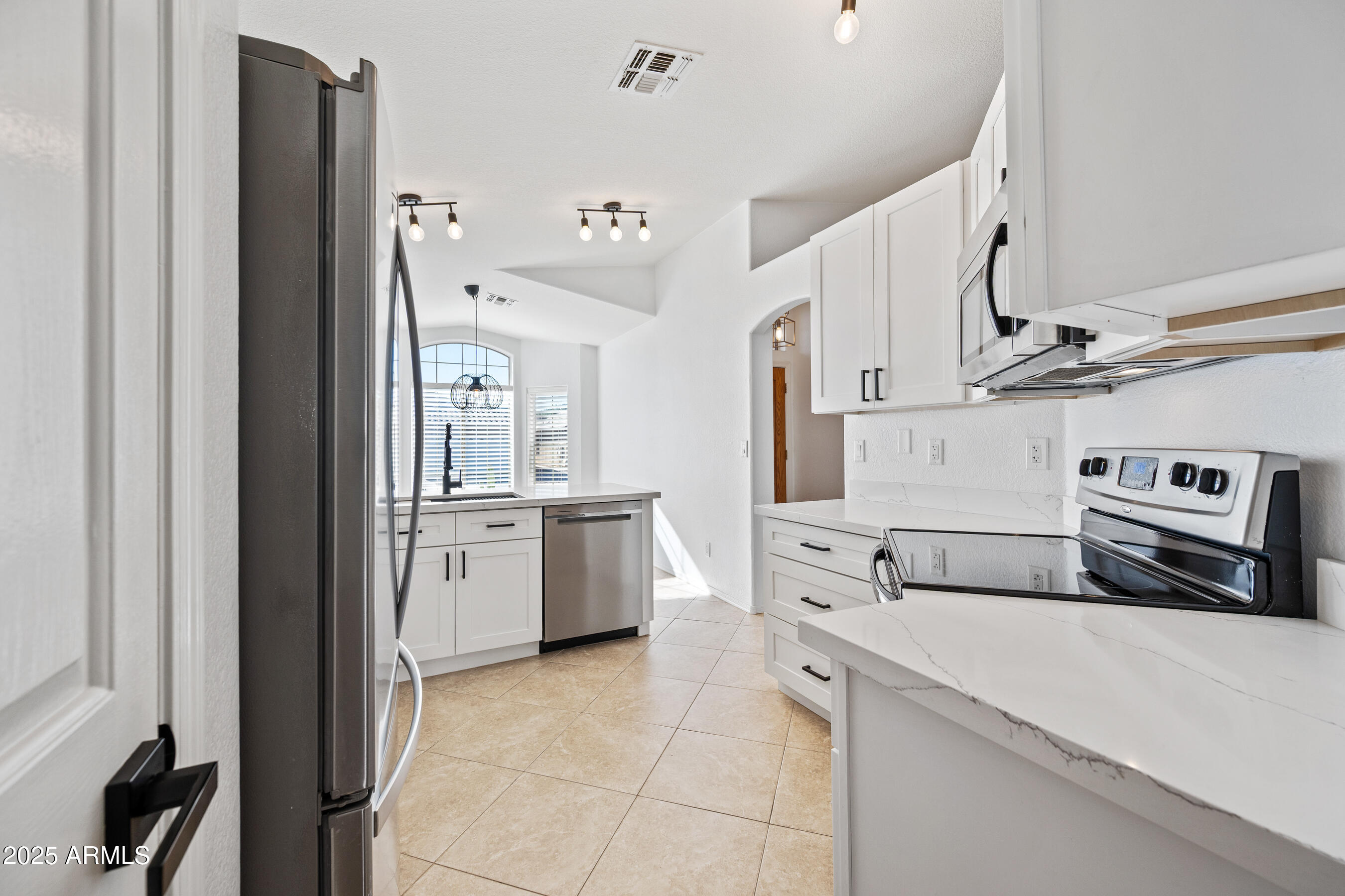 2508 East Paraiso Drive Phoenix, AZ 85024 - Photo 6 of 26 6-2508EPD-ocupix-