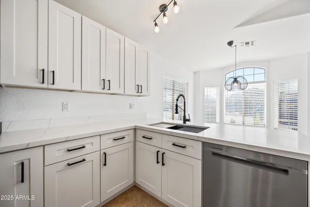 $2,400 | 2508 East Paraiso Drive, Phoenix, AZ 85024