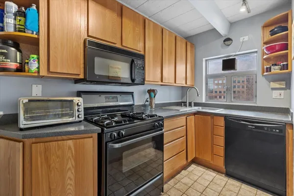 $149,999 | 1860 Sherman Avenue, Unit 4SW, Evanston, IL 60201