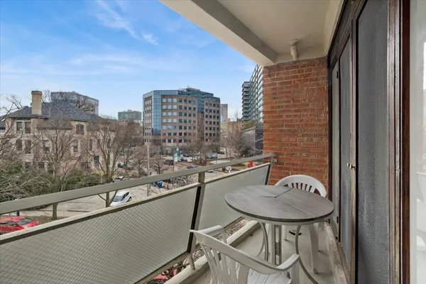 $149,999 | 1860 Sherman Avenue, Unit 4SW, Evanston, IL 60201
