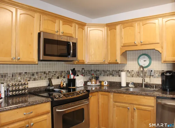 $200,000 | 1101 Cromwell Hills Drive, Unit 1101, Cromwell, CT 06416