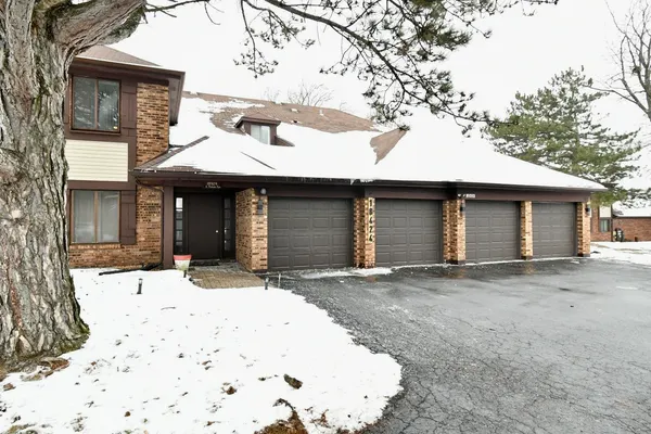 $179,999 | 18424 Kedzie Avenue, Unit 2A, Homewood, IL 60430