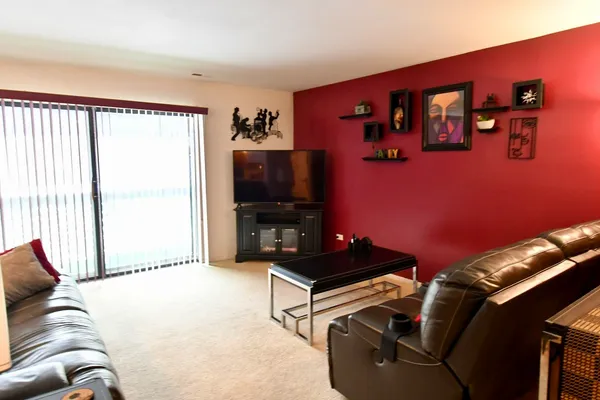 $179,999 | 18424 Kedzie Avenue, Unit 2A, Homewood, IL 60430