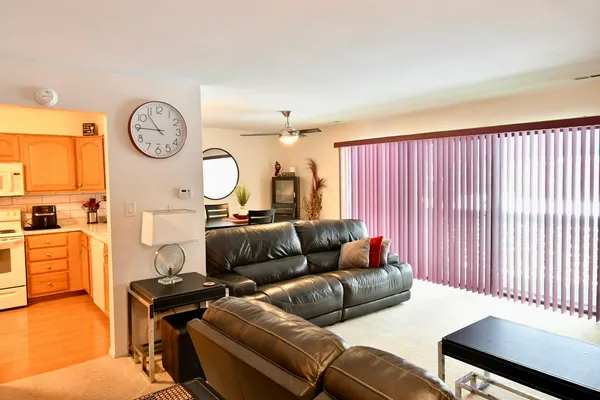 $179,999 | 18424 Kedzie Avenue, Unit 2A, Homewood, IL 60430