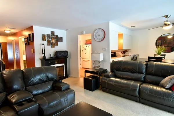 $179,999 | 18424 Kedzie Avenue, Unit 2A, Homewood, IL 60430