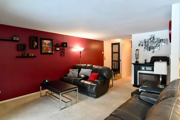 $179,999 | 18424 Kedzie Avenue, Unit 2A, Homewood, IL 60430