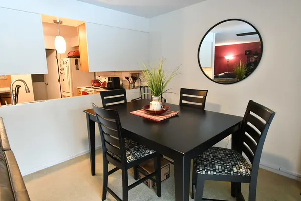 $179,999 | 18424 Kedzie Avenue, Unit 2A, Homewood, IL 60430