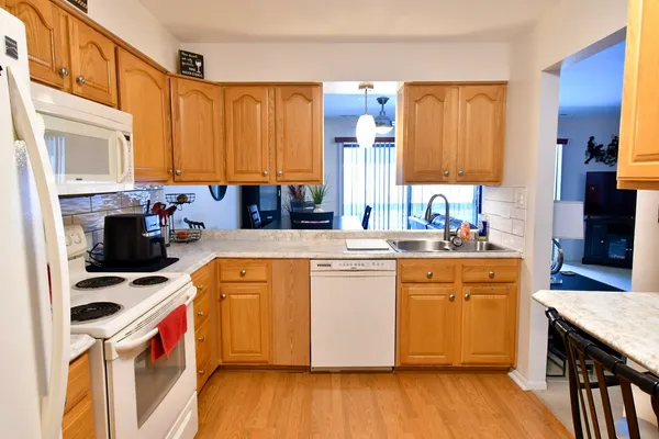 $179,999 | 18424 Kedzie Avenue, Unit 2A, Homewood, IL 60430