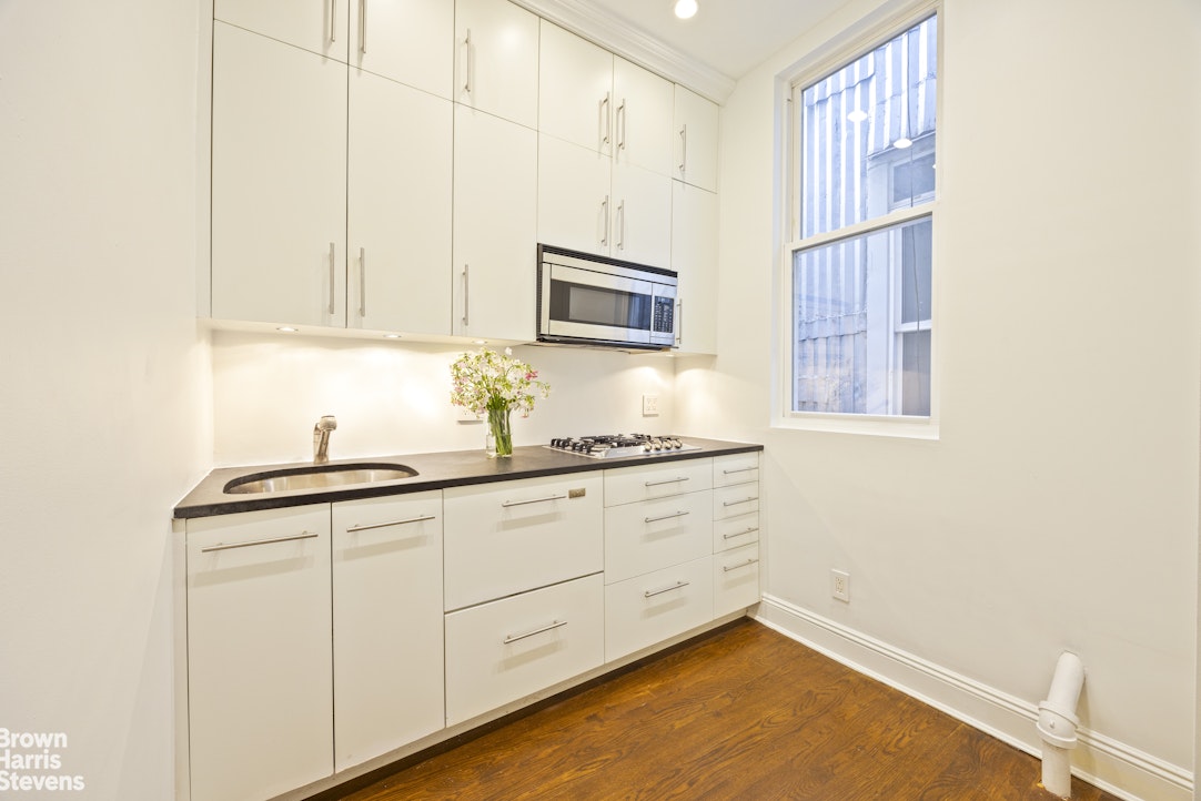 175 East 93rd Street, Unit 2B Manhattan, NY 10128 - Photo 3 of 8