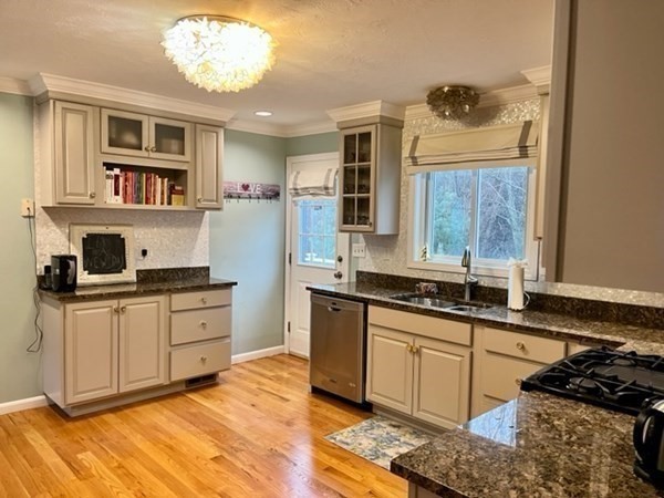 19 Robinette Road Stoughton, MA 02072 - Photo 3 of 28 Gallery Image 3