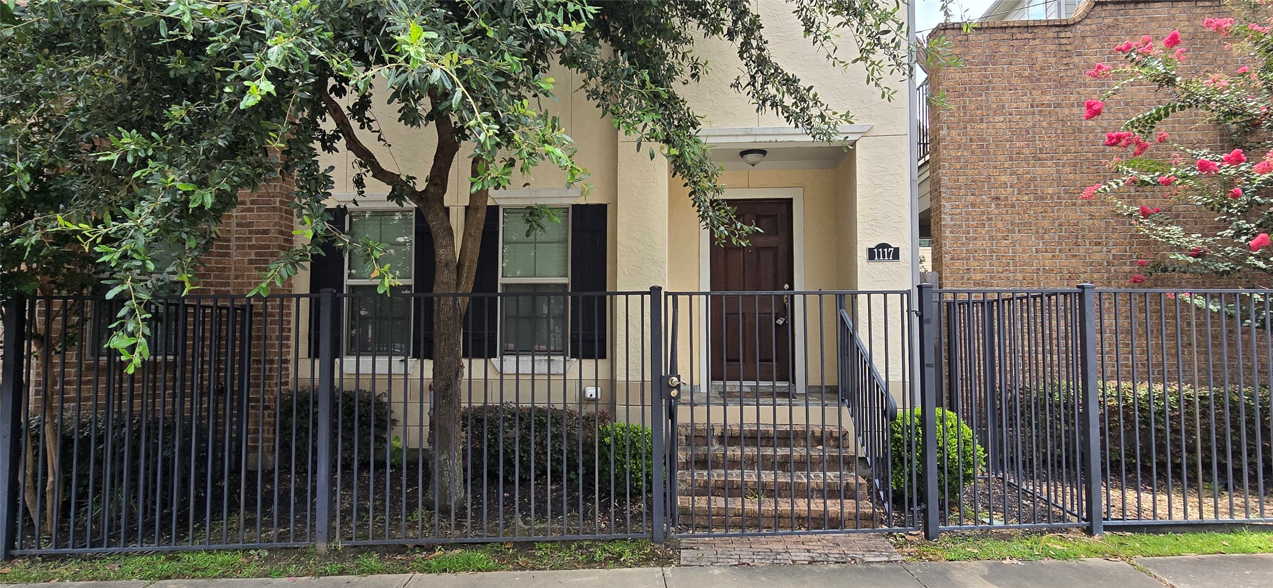 1117 Bonner Street Houston, TX 77007 - Photo 2 of 44 Gated front entry with fenced in front yard/green space.
