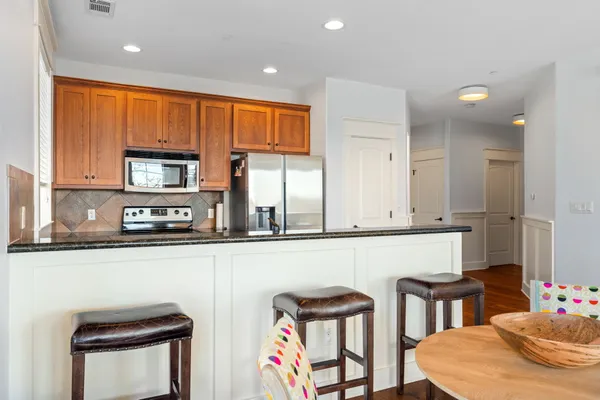 $350,000 | 6608 Lantern View Drive, Unit 102, Jonestown, TX 78645