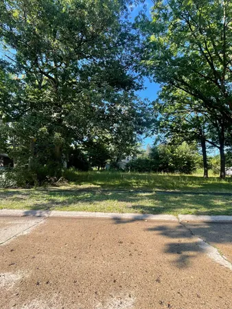 $20,000 | 3301 Center Road, Flint, MI 48506