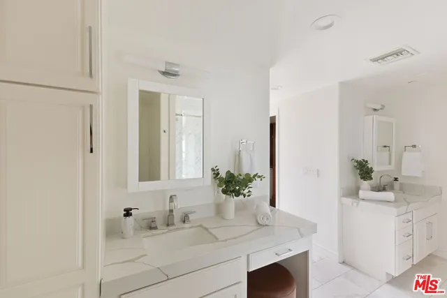 $1,995,000 | 432 South Willaman Drive, Unit 401, Los Angeles, CA 90048