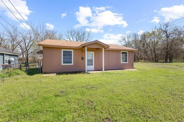 $1,250 | 916 8th Street Northwest, Paris, TX 75460