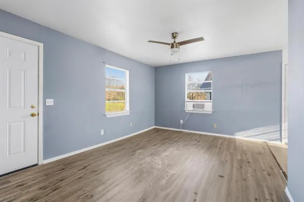 $1,250 | 916 8th Street Northwest, Paris, TX 75460