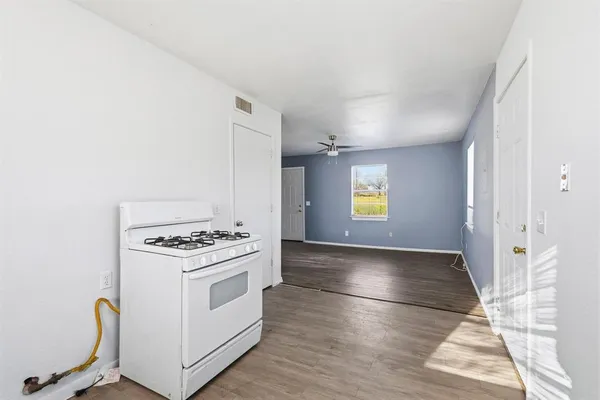 $1,250 | 916 8th Street Northwest, Paris, TX 75460