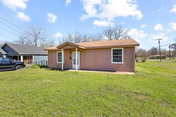 $1,250 | 916 8th Street Northwest, Paris, TX 75460