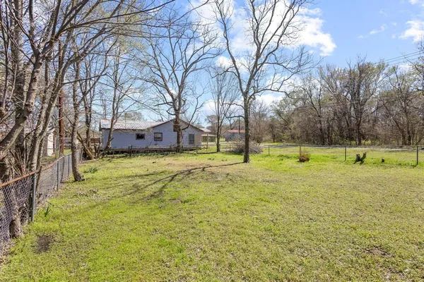 $1,250 | 916 8th Street Northwest, Paris, TX 75460
