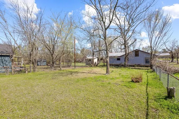 $1,250 | 916 8th Street Northwest, Paris, TX 75460