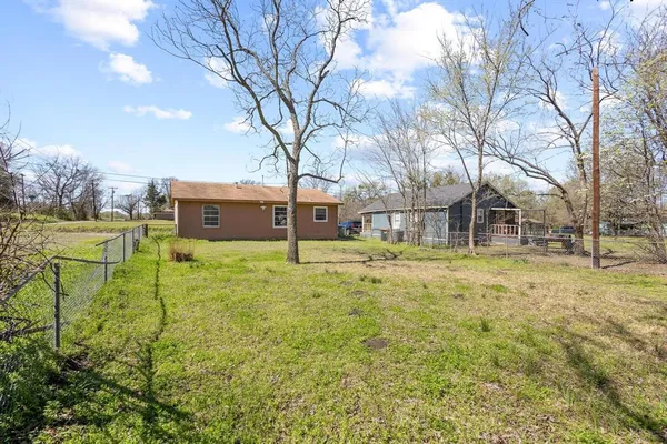 $1,250 | 916 8th Street Northwest, Paris, TX 75460