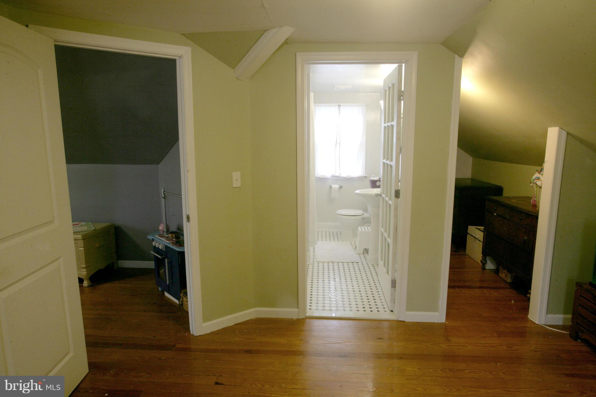 28 Summerfield Road Baltimore, MD 21207 - Photo 18 of 24 Bath